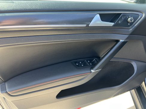 Used 2019 Volkswagen GTI SE image 13