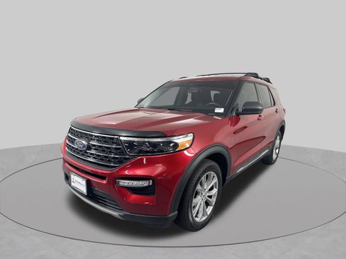 Used 2023 Ford Explorer XLT w/ Equipment Group 202A AWD/4WD image 25