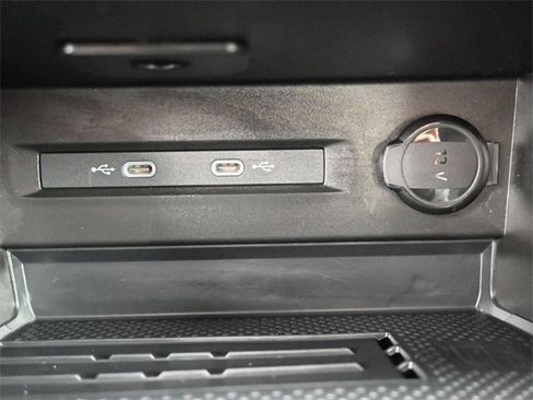 Certified 2025 Volkswagen Taos SE image 23