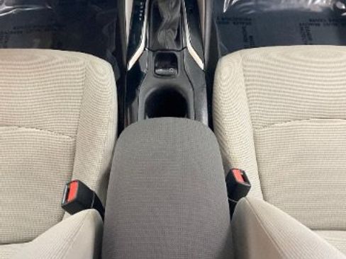 Used 2021 Toyota Corolla LE FWD image 21