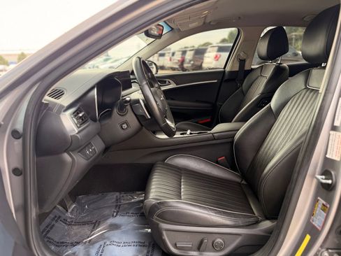Used 2022 Genesis G70 3.3T RWD image 14