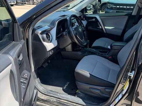 Used 2016 Toyota RAV4 XLE AWD/4WD image 8