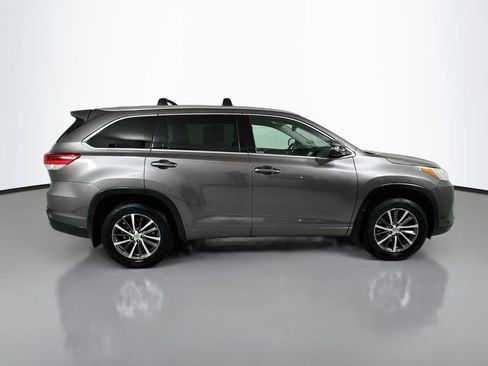Used 2018 Toyota Highlander XLE AWD/4WD image 5