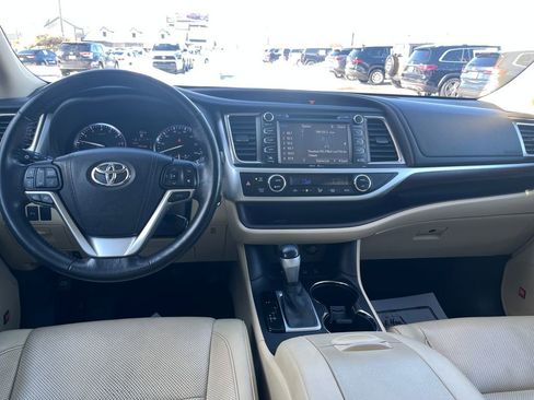 Used 2015 Toyota Highlander Limited Platinum image 13