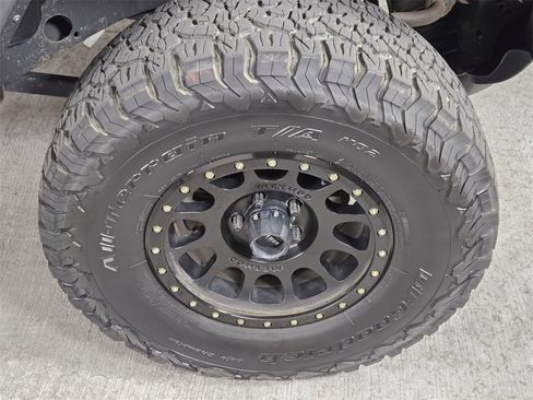 Used 2019 Jeep Wrangler Unlimited Sahara image 10