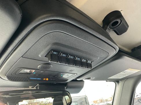 New 2025 Ford Bronco Badlands w/ Sasquatch Package AWD/4WD image 19