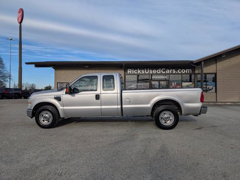 Used 2010 Ford F250 Lariat image 11