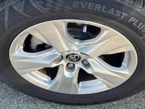 Used 2021 Toyota RAV4 XLE AWD/4WD image 10