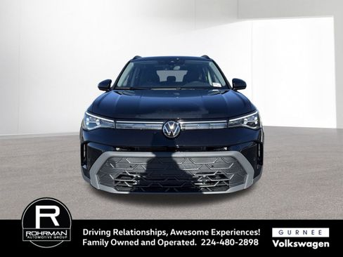 New 2026 Volkswagen Taos SE image 3