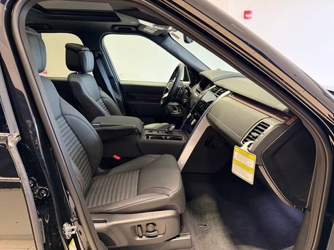 New 2025 Land Rover Discovery Dynamic SE image 19