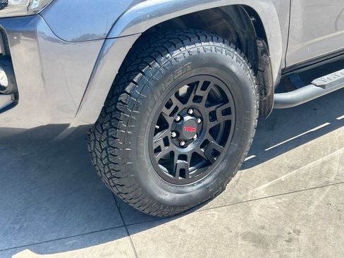 Used 2021 Toyota 4Runner SR5 Premium w/ Moonroof Package AWD/4WD image 9