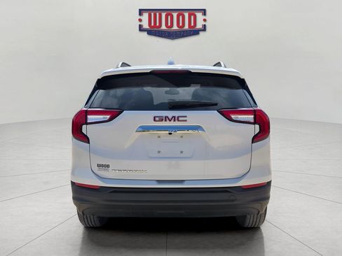 Used 2022 GMC Terrain SLE w/ Driver Convenience Package image 3