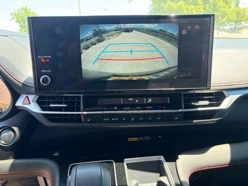 Used 2025 Toyota Sienna XSE AWD/4WD image 31