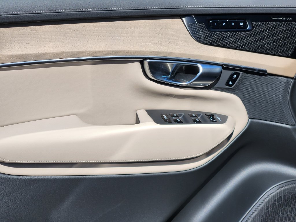 New 2027 Volvo XC90 T8 Plus AWD/4WD image 14