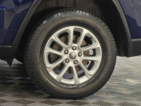 Used 2014 Jeep Grand Cherokee Laredo w/ 18" Wheel & 8.4" Radio Group AWD/4WD image 48