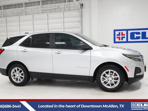 Used 2022 Chevrolet Equinox LS FWD image 4