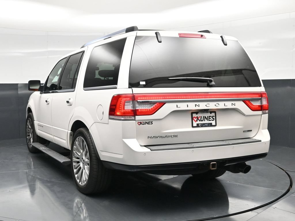 Used 2016 Lincoln Navigator Reserve AWD/4WD image 10