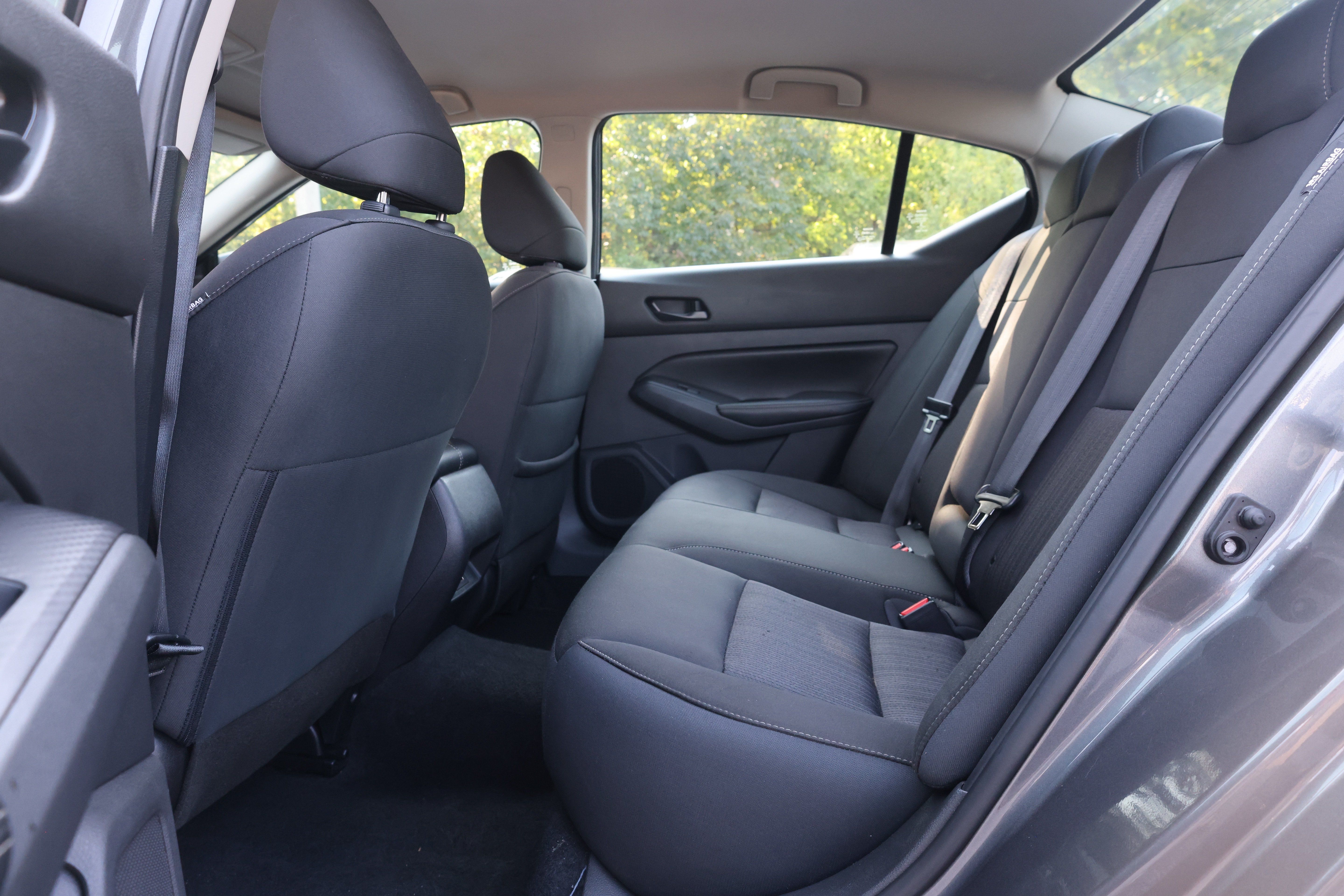 Used 2025 Nissan Altima 2.5 SV FWD image 14