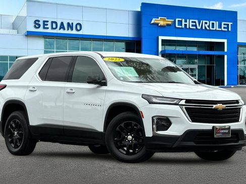 Used 2022 Chevrolet Traverse LS FWD image 2