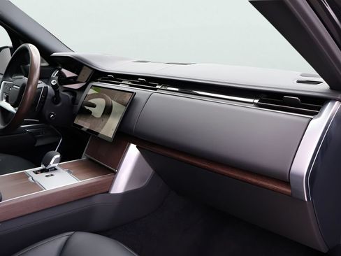 Certified 2025 Land Rover Range Rover Autobiography AWD/4WD image 10