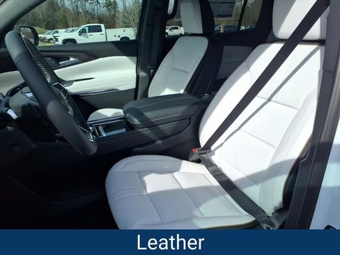 New 2026 Chevrolet Traverse High Country image 2