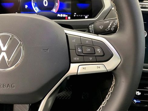 Certified 2023 Volkswagen Tiguan SE w/ Panoramic Sunroof Package image 19