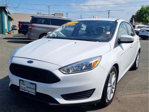 Used 2018 Ford Focus SE FWD image 1