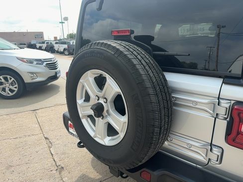 Used 2022 Jeep Wrangler Sport AWD/4WD image 22