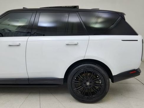 Used 2023 Land Rover Range Rover SE image 10