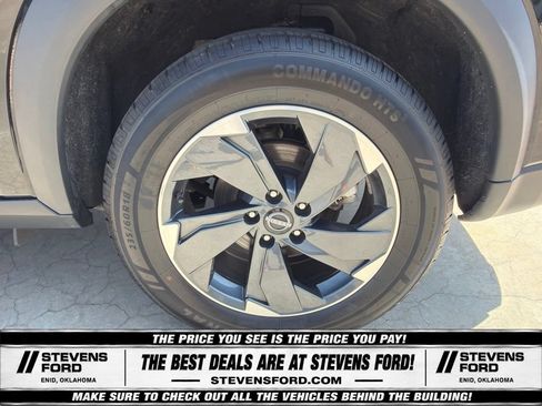Used 2025 Nissan Rogue SV AWD/4WD image 11