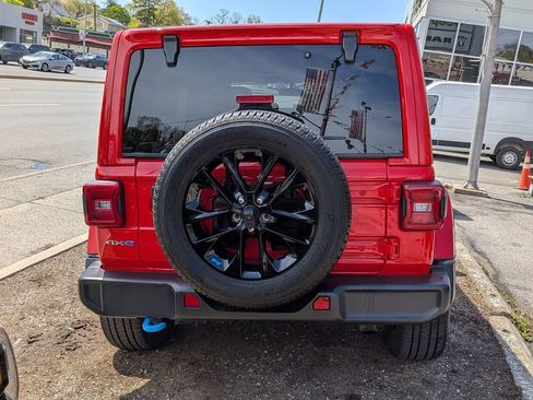 Used 2023 Jeep Wrangler Unlimited Sahara w/ Cold Weather Group AWD/4WD image 7