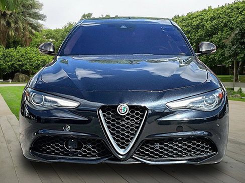 Used 2019 Alfa Romeo Giulia Ti RWD image 2