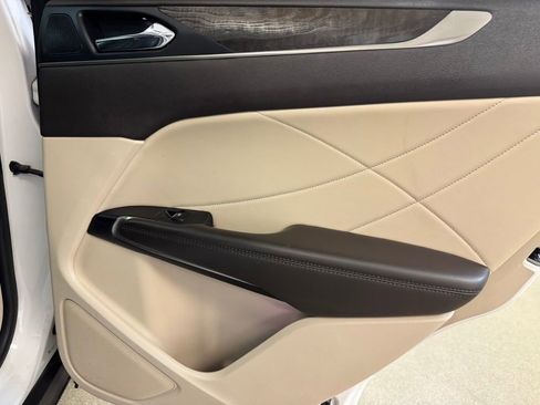 Used 2017 Lincoln MKC Reserve image 27