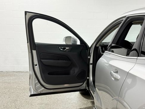 Used 2018 Volvo XC60 T8 Inscription w/ Luxury Seat Package image 11