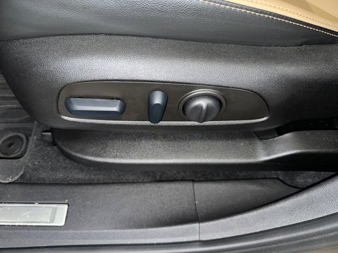 Certified 2023 Chevrolet Equinox Premier image 3