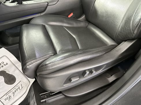 Used 2017 Cadillac XT5 Luxury w/ Driver Awareness Package image 16