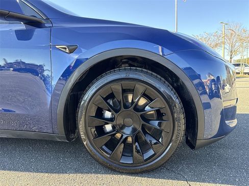 Used 2023 Tesla Model Y Long Range image 9