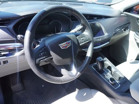 Used 2019 Cadillac XT4 Luxury FWD image 10