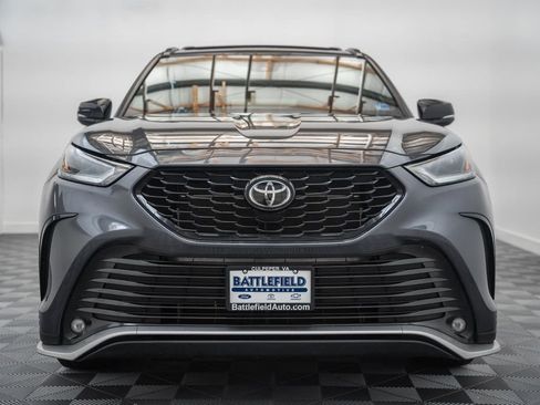 Used 2023 Toyota Highlander XSE AWD/4WD image 2
