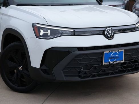 New 2026 Volkswagen Taos SE image 3