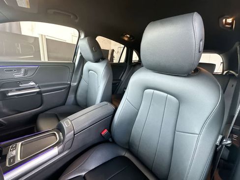 Used 2025 Mercedes-Benz GLA 250 4MATIC w/ Exclusive Package image 14