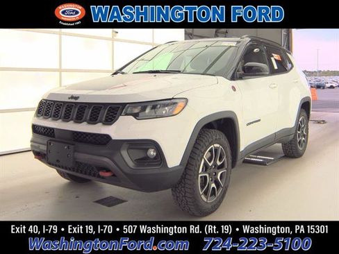 Used 2024 Jeep Compass Trailhawk AWD/4WD image 1