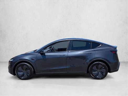 Used 2026 Tesla Model Y 2WD image 9