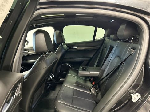 Used 2022 Alfa Romeo Stelvio Ti image 30