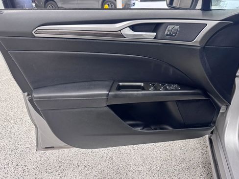 Used 2018 Ford Fusion SE AWD/4WD image 18
