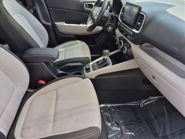 Used 2023 Hyundai Venue SEL FWD image 18