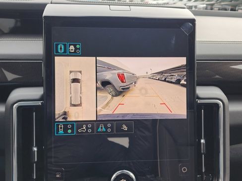 New 2025 GMC Yukon XL Elevation image 30