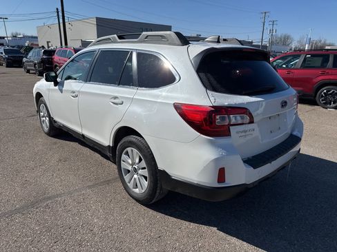 Used 2017 Subaru Outback 2.5i Premium image 2
