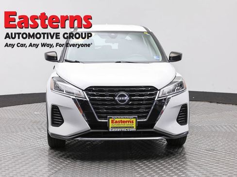 Used 2022 Nissan Kicks S FWD image 2