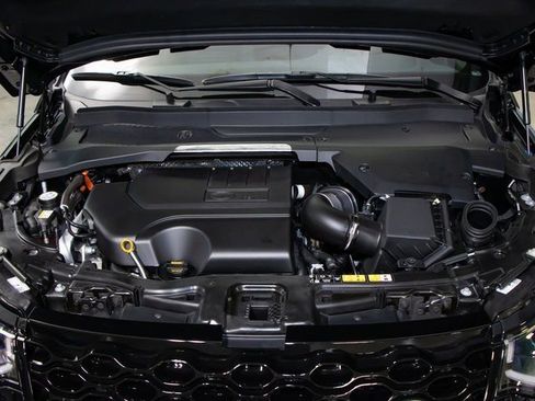 Used 2025 Land Rover Discovery Sport Dynamic SE image 5